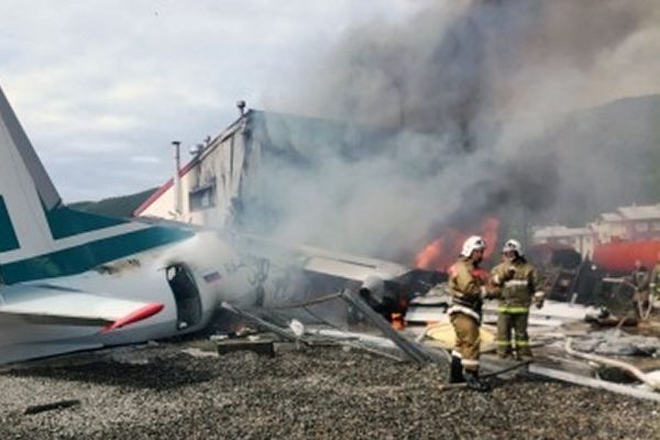 Самолет Ан-24 разрушился после аварийной посадки в Бурятии