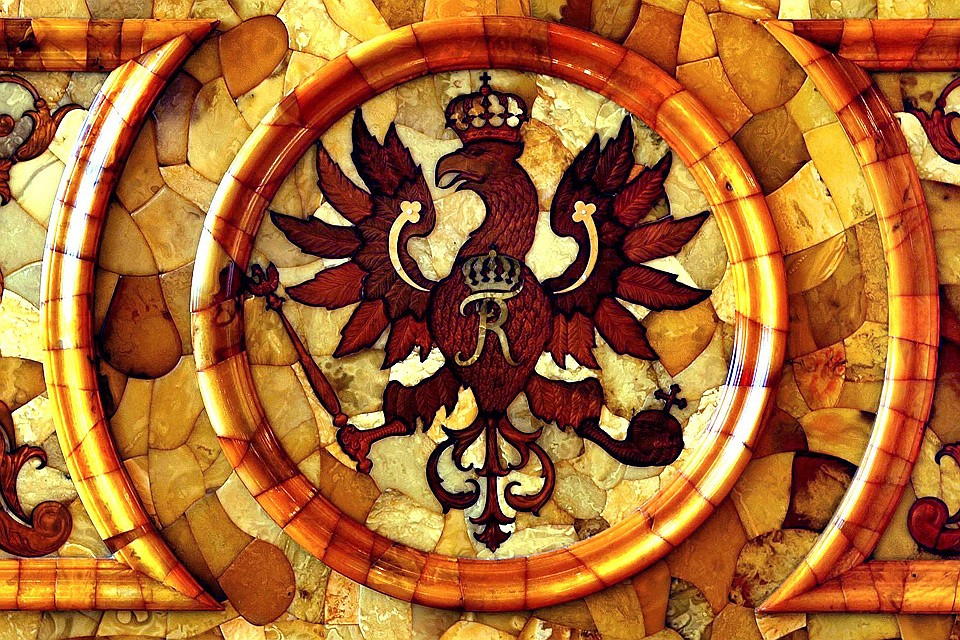 Фрагмент украшения Янтарной комнаты в Екатерининском дворце Петербурга. Фото Roland Weihrauch/DPA/