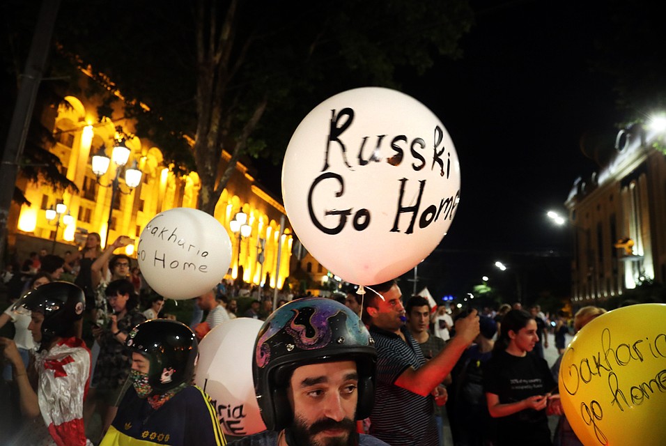 Грузины на митингах продолжают проклинать Россию.