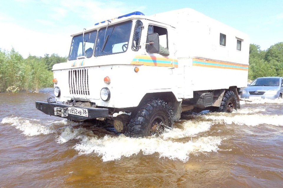 «Помогите, мы в беде»: спасатели помогли туристам, застрявшим в водной ловушке в Иркутской области. Фото: пресс-служба правительства Иркутской области.