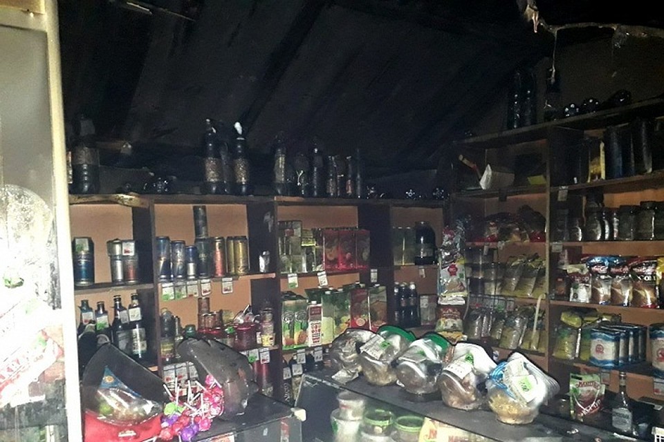 Во время пожара пострадал товар в магазине