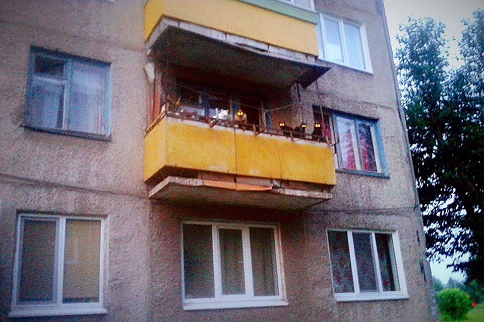 Балкон сильной и независимой женщины. Фото: vk.com/chel_kop