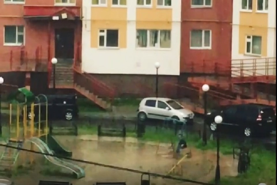 Что мне снег, что мне зной: еще один ямальский ребенок на качелях стал звездой интернета Фото: vk.com