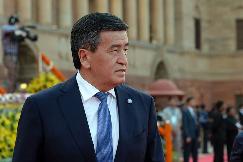 Президент поблагодарил медиков за то, что своим трудом, талантом и терпением они дарят людям радость полноценной здоровой жизни.