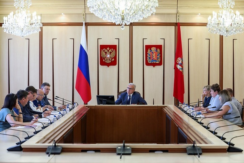 Губернатор Красноярского поговорил с жителями Канска о тарифах на тепло и городской среде. Фото пресс-службы правительства края