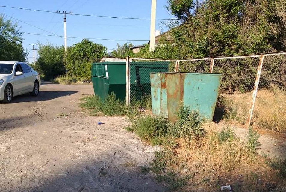 Рядом - контейнерная площадка. Мусор вывозят по графику. Фото: УО