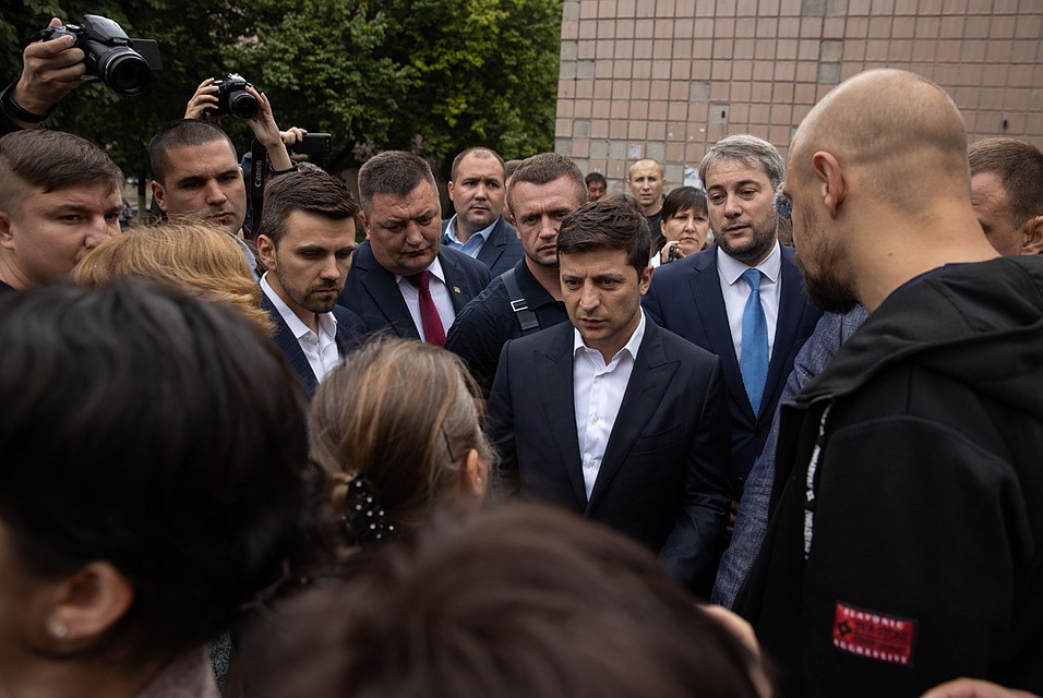 В Борисполе Зеленского ждал совсем не радушный прием. Фото: president.gov.ua