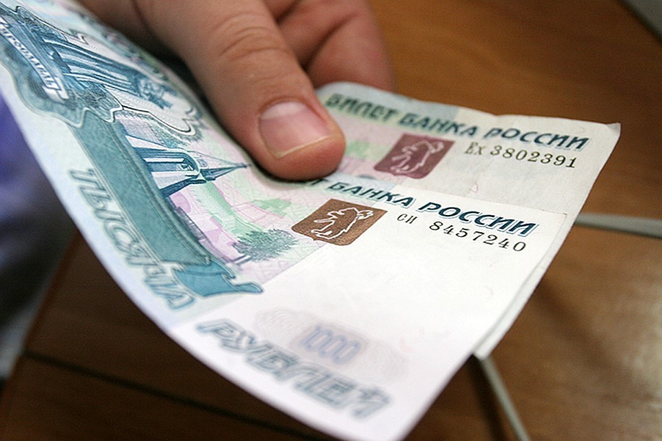 Мошенники обманули слепую старушку, всучив ей купюры из банка приколов.