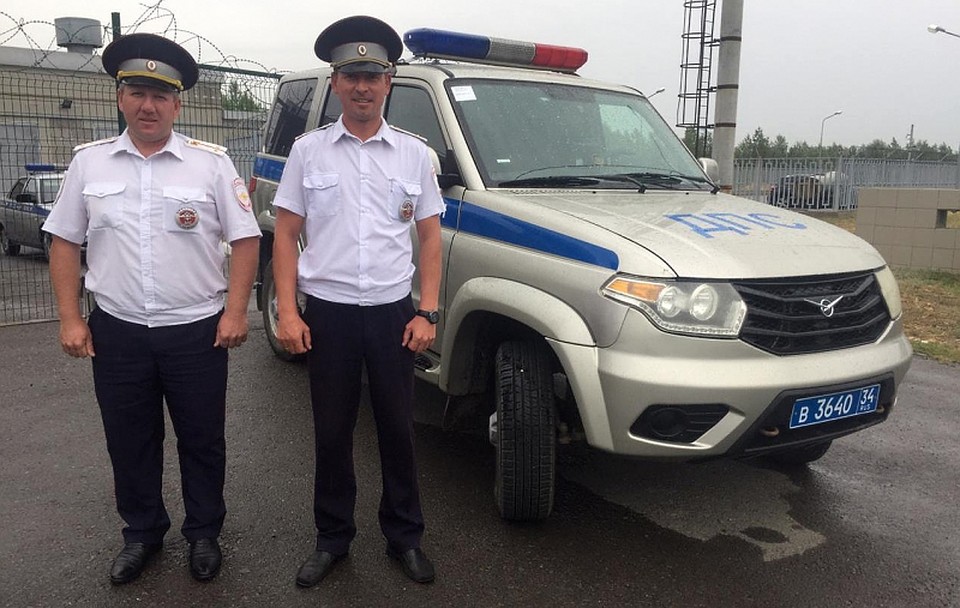 Москвичка направила благодарственное старшему лейтенанту полиции Евгению Козину и лейтенанту полиции Юрию Зимнухову за бескорыстие, чуткость и помощь в дороге.