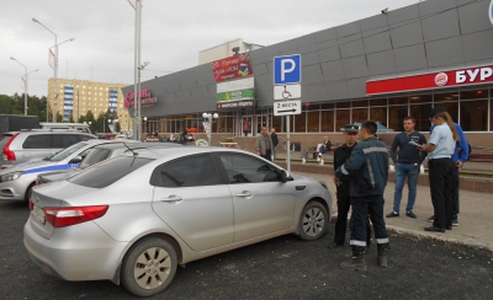 Тобольские гаишники борются с нарушителями. Фото - пресс-служба ГИБДД по Тюменской области.