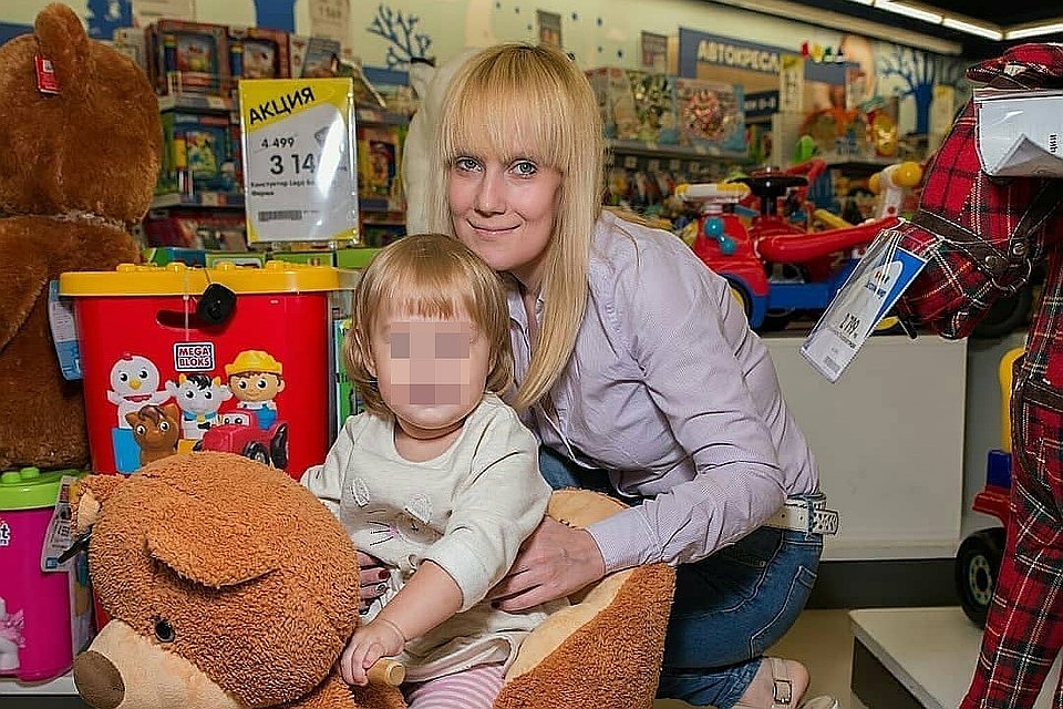 Дарья с одной из дочек. Фото: из семейного архива.