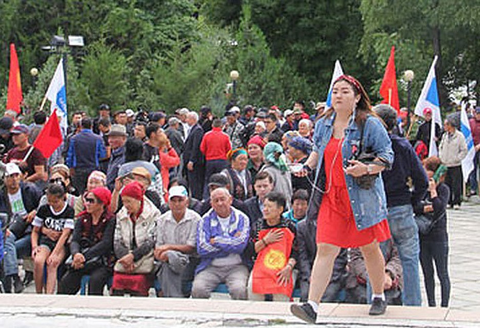 В центре Бишкека запретили митинговать.