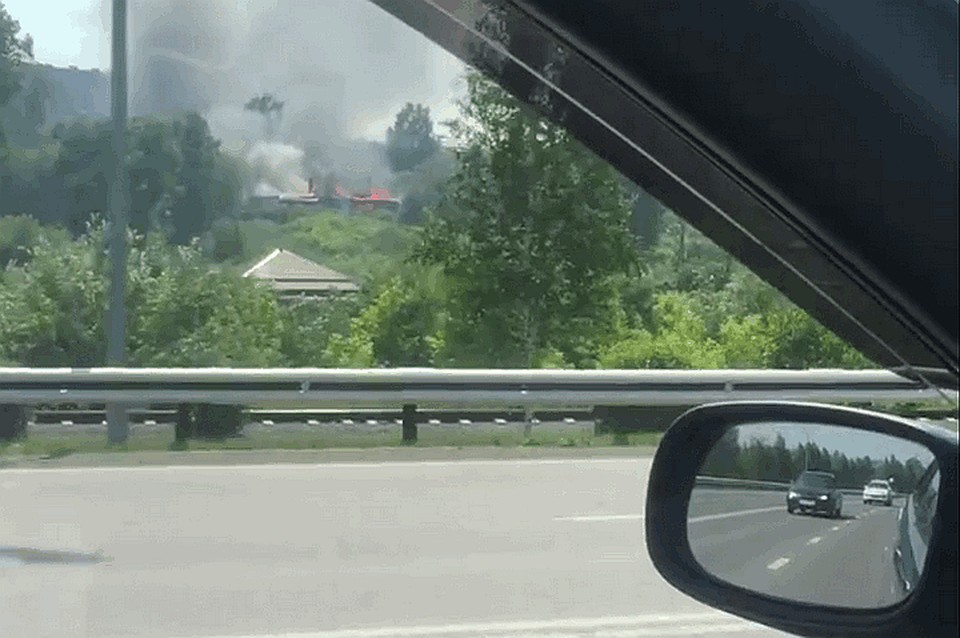 Пожар на улице Заречной в Кемерове Фото: "Регион 42" / "ВКонтакте"
