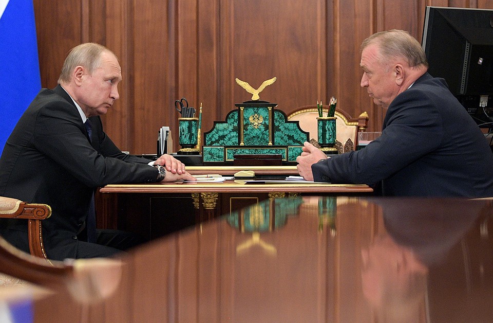 Президент России Владимир Путин и президент Торгово-промышленной палаты РФ Сергей Катырин во время встречи в Кремле. Фото Алексей Дружинин/пресс-служба президента РФ/ТАСС