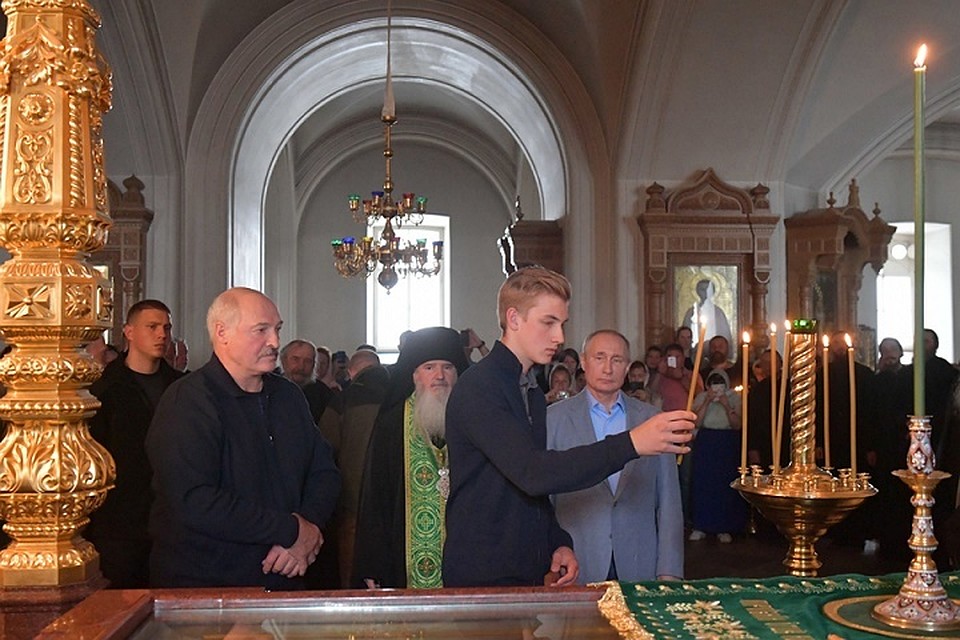 В поездке на Валаам Александра Лукашенко сопровождал младший сын Николай. Фото: belta.by.