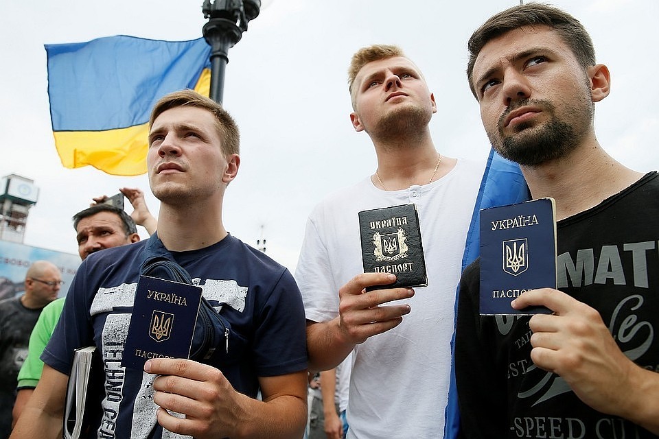 Кремль отреагировал на решение Зеленского об упрощенном украинском гражданстве
