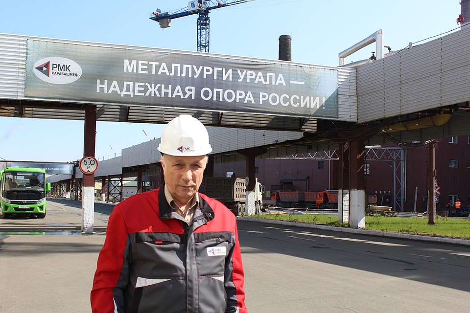 Владимир Васильевич Тарасов 46 лет отдал огненной профессии металлурга.