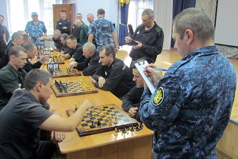 В Красноярском крае почти 600 заключенных разыграли партию в шахматы. Фото: пресс-служба ГУФСИН по краю