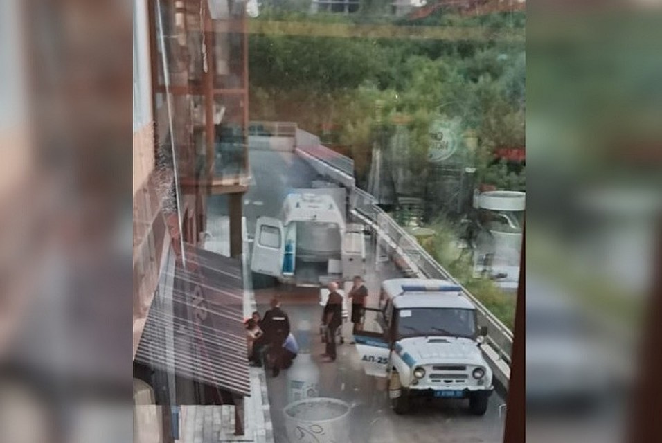 Пьяные вечеринки в этой квартире не редкость, но до такого они еще не доводили. Фото: очевидец.