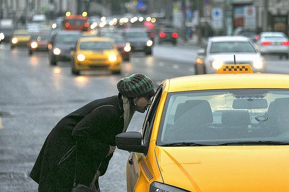 В периоды непогоды спрос возрастает, соответственно, вместе с ним повышается цена