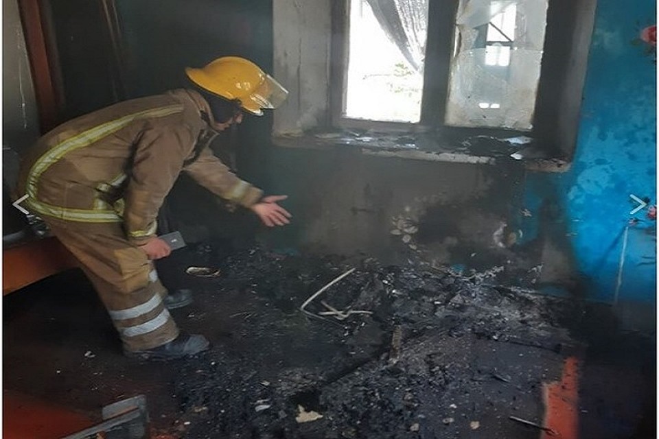 Пожар вспыхнул в одной из комнат,