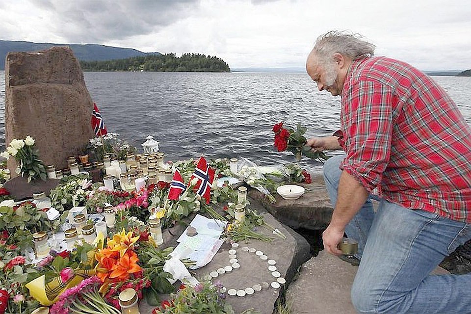В Норвегии помянули жертв двойного теракта, устроенного в 2011 году.