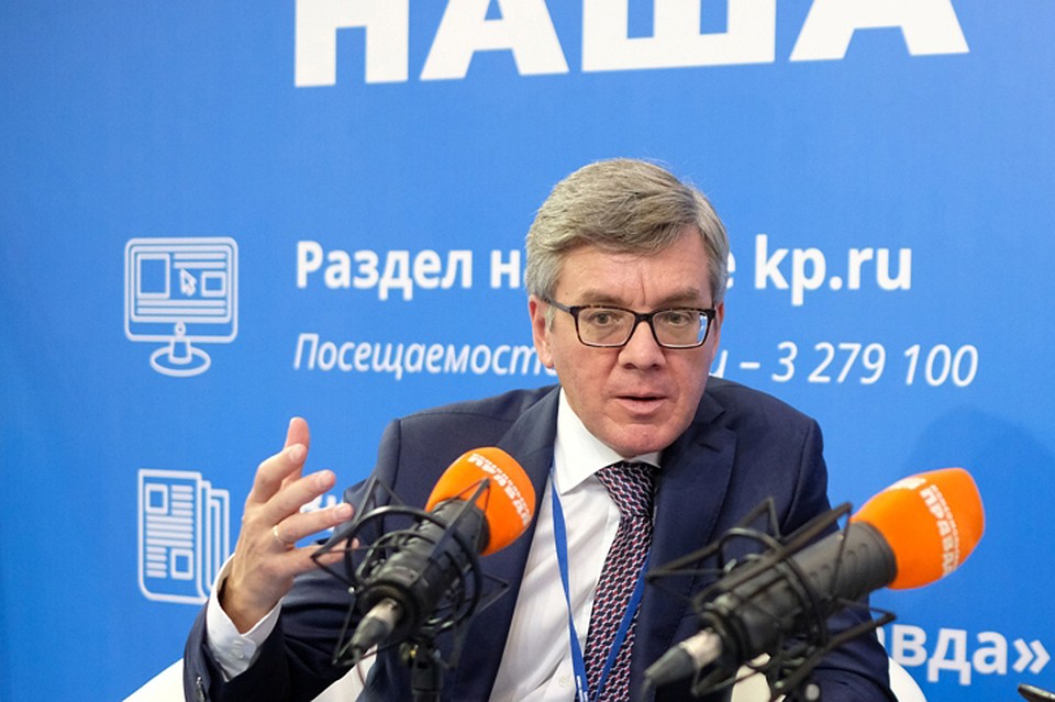 Президент Всероссийской ассоциации рыбопромышленников Герман Станиславович Зверев во время интервью в мобильной студии "КП"