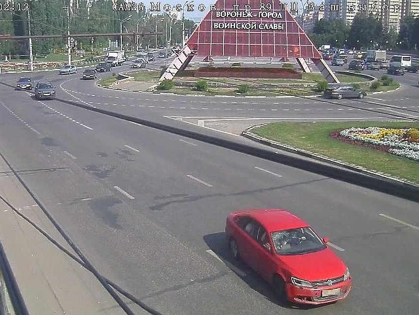 Красная иномарка, ставшая источником бед для Галины Грошевой.