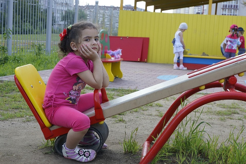 В Мурманской области скоро появятся три новых детских садика. Хотя на объектах есть проблемы.