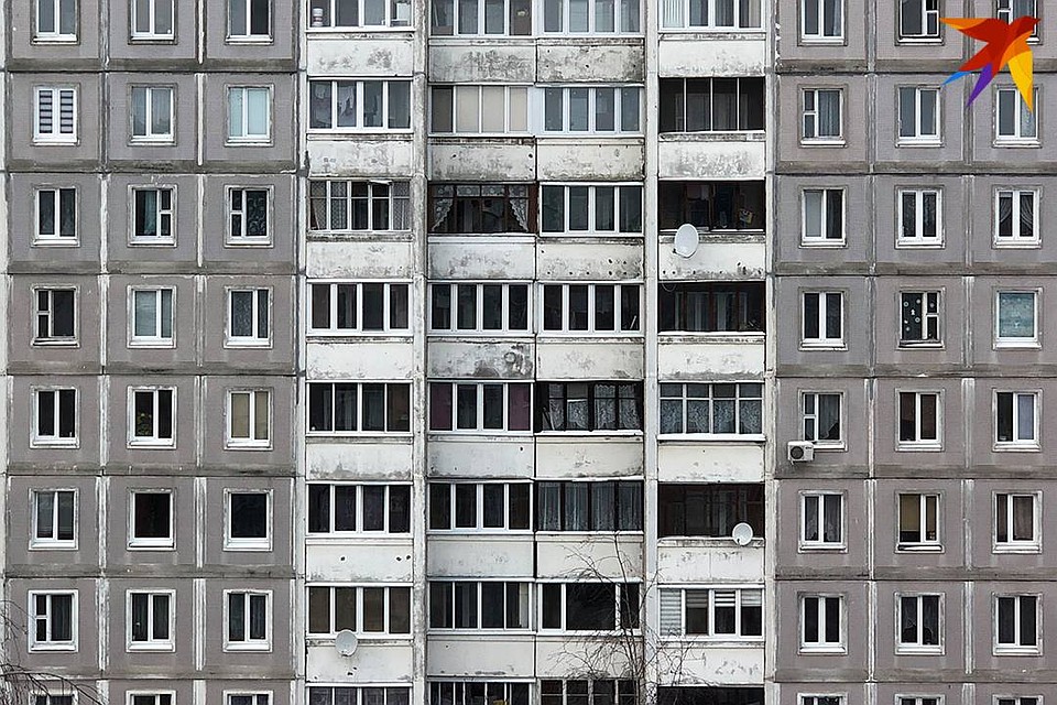 В Орше спасатели сняли с 7-го этажа женщину, которая собиралась прыгнуть с балкона.