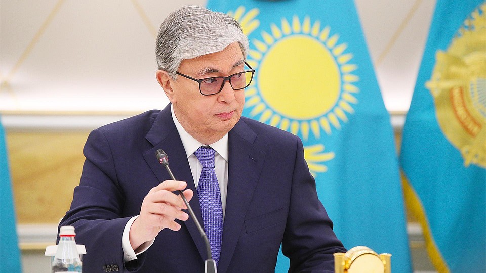 Президент Казахстана внимательно следит за развитием ситуации в Кыргызстане.