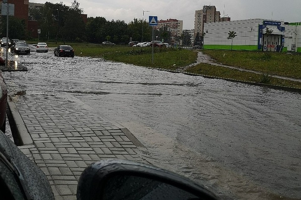 Ливень затопил несколько районов Петербурга