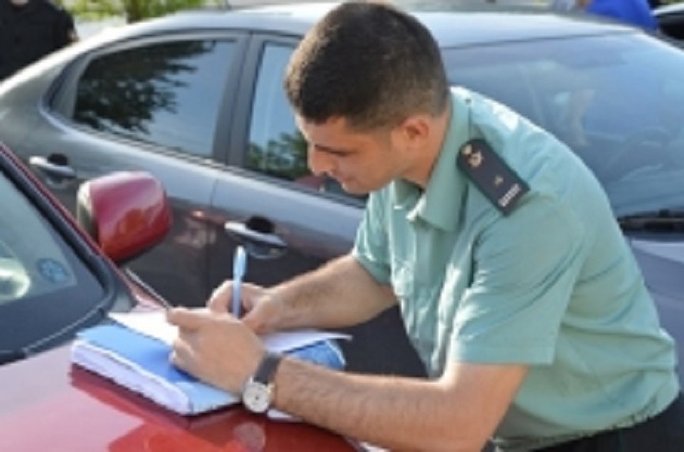 Расписки на сорванных объявлениях: тюменца лишили автомобиля за долги по алиментам. Фото с сайта r72.fssprus.ru