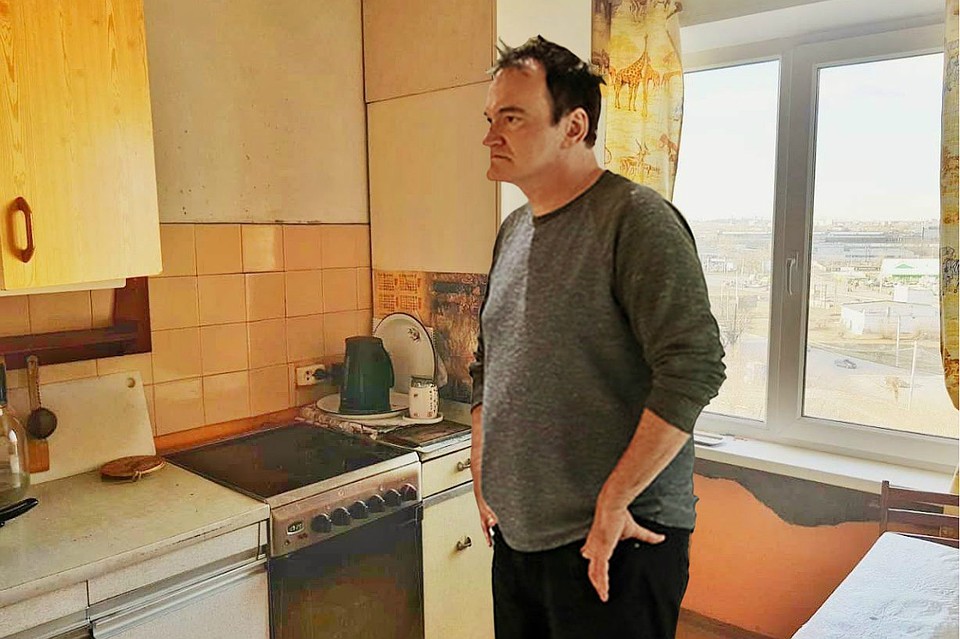 По выражению лица не совсем понятно, понравилось ли режиссеру в Челябинске. Коллаж: Александр Кайнов