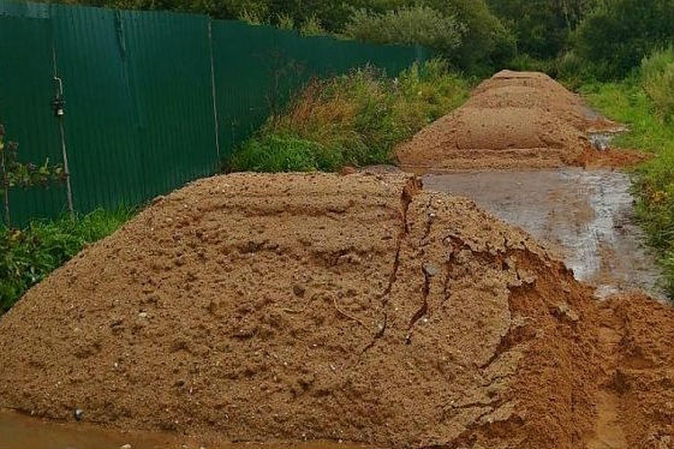 Жители деревни в Ярославской области отказались отрезанными от мира из-за несделанной дороги. Фото: "Яркуб".