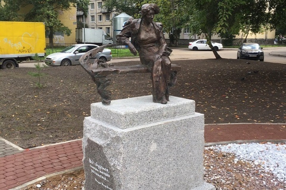 В Приморском районе установили памятник Фаине Раневской. Фото: Артем Зараменских/vk.com/rprim