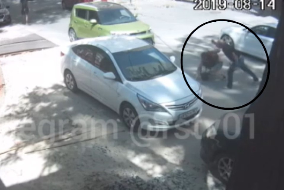 Водителя, который избил пассажира, уволили. Фото: стоп-кадр видео