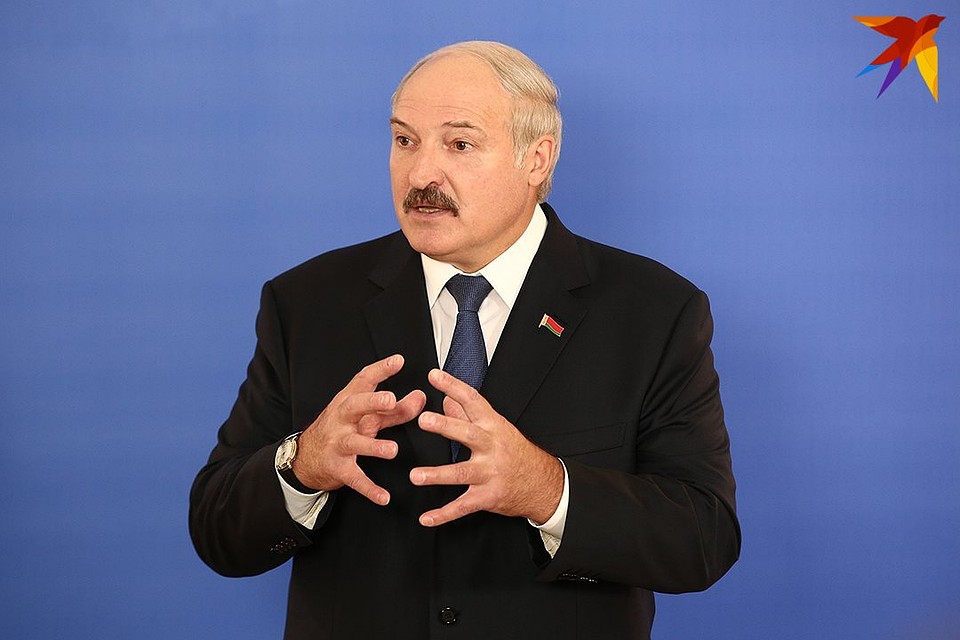 Александр Лукашенко поехал проверить Стародорожский район.