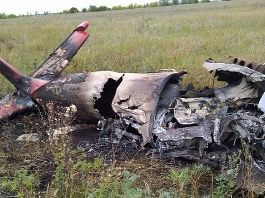 Самолет упал прямо в поле