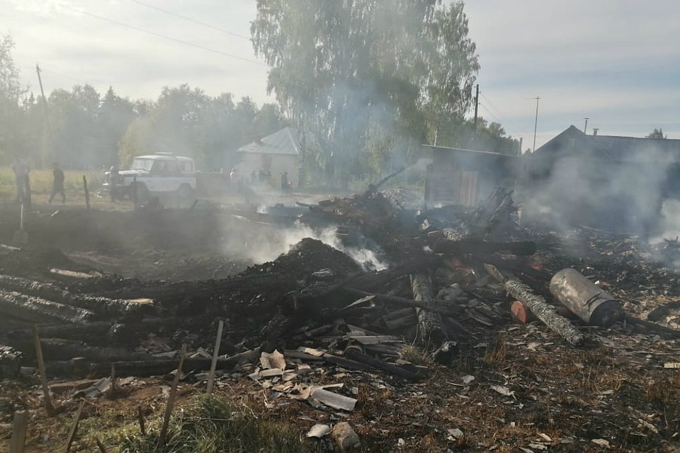 Жилой дом в селе Кулак сгорел дотла. Фото: СУ СКР по Кировской области