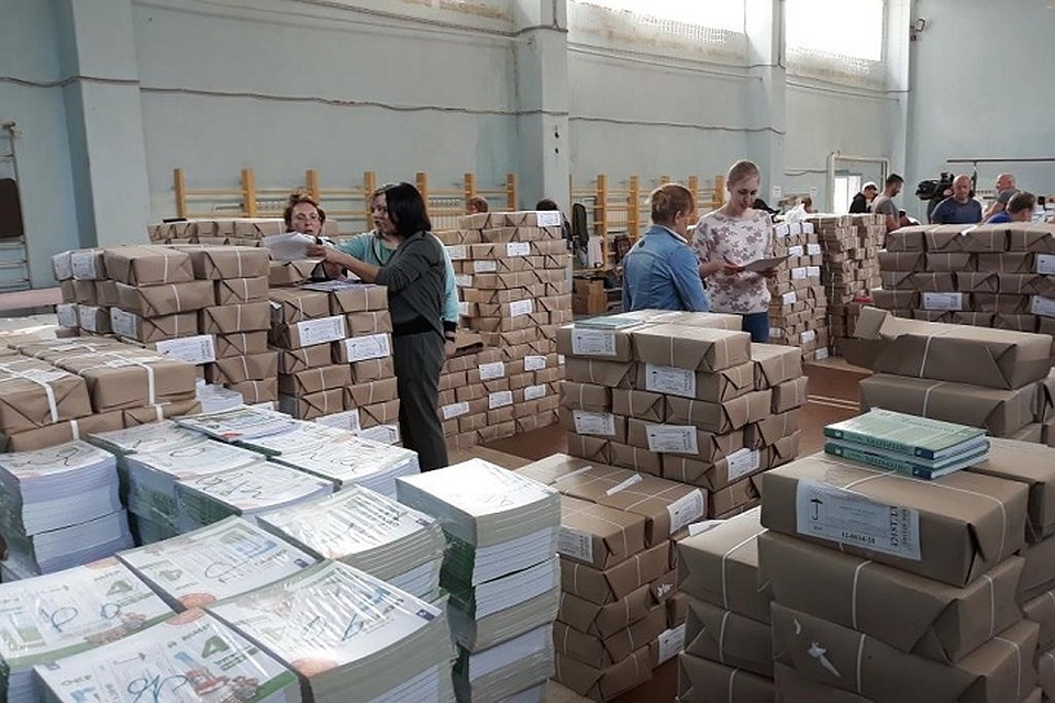 На данный момент книги начинают отправлять в муниципальные районы области
