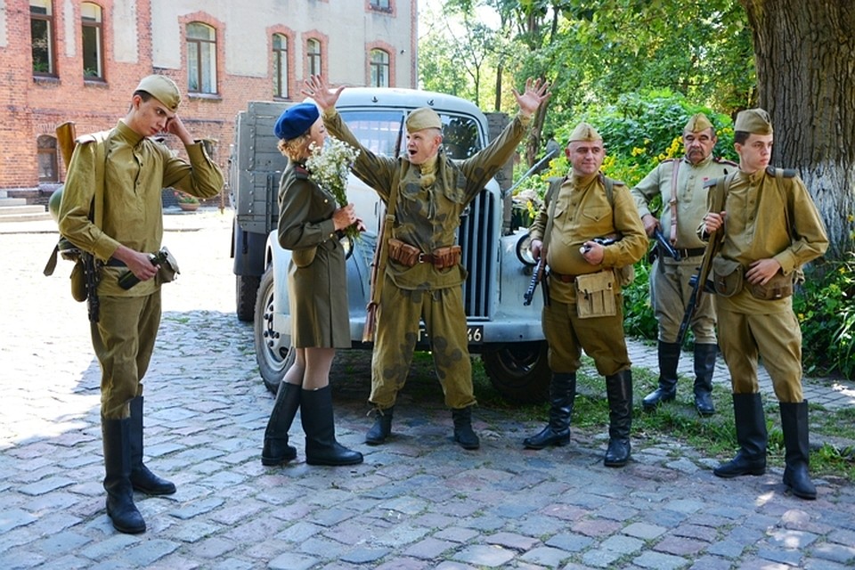Действие фильма начинается 9 мая 1945 года. Победа!