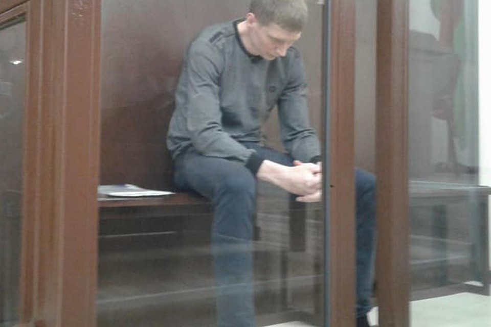 Павел убил мать молотком и спрятал ее тело в чемодан. На следующий день он увез тело в Ушачский район. Вместе с ним в машине был его пятилетний сын.