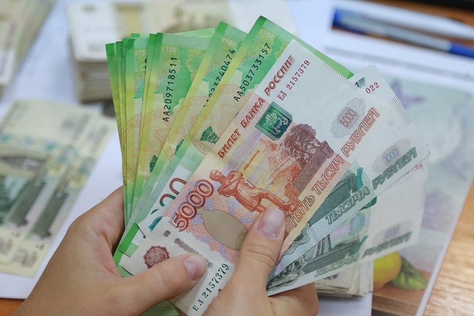 Две омички поверили «сотрудникам банка» и отдали им 140 тысяч рублей