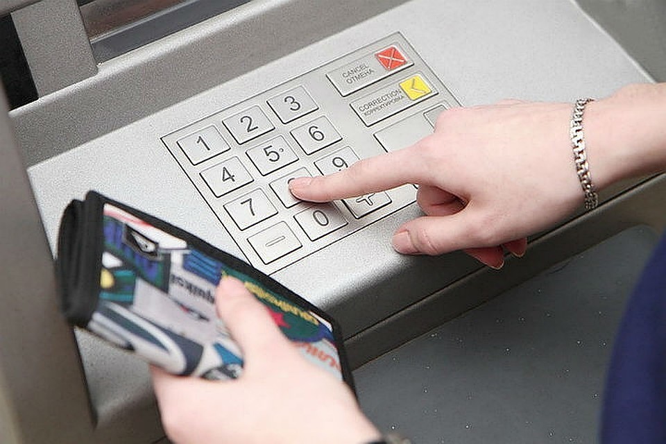 В Москве неизвестные внесли 800 000 рублей в банкомат купюрами "банка приколов"