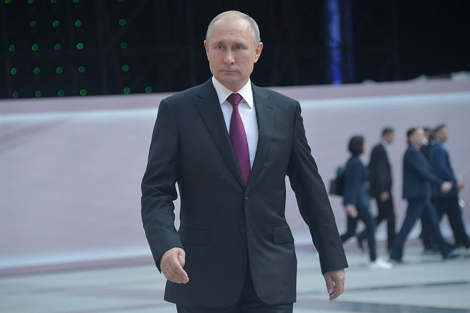 Путин в Тулуне: Президент России придетел в город, пострадавший от разрушительного наводнения.