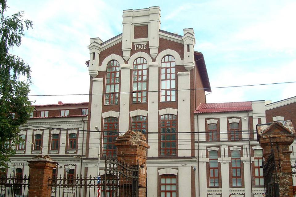 Здание Самарского ликеро-водочного завода.
