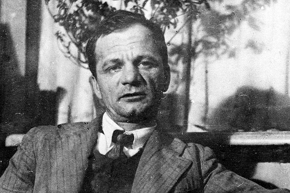 Жизнь Платонова окружена загадками и легендами. Мифы преследуют писателя и после смерти