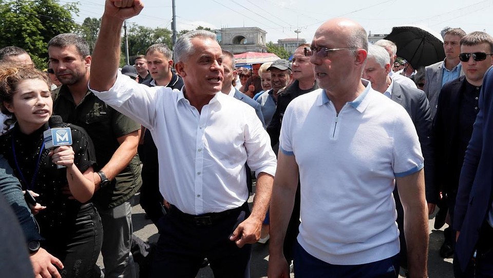 Последнее совместное появление ближайших соратников на людях - акция ДПМ.