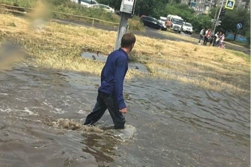 Передвигаться здесь можно только на лодках. Иначе вплавь.